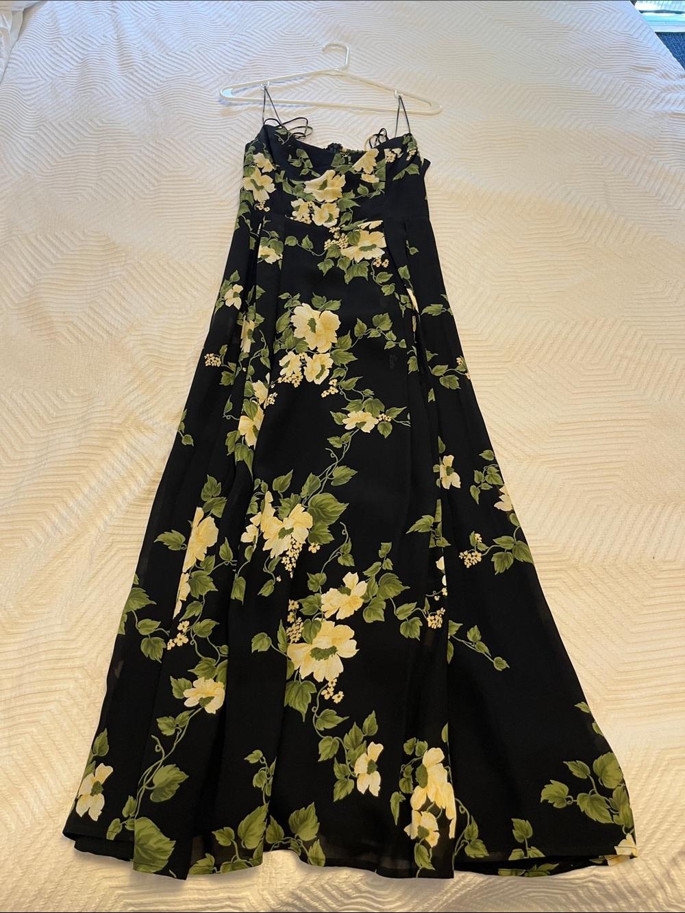 Reformation Jaelyn Dress in Epernay | Black Floral Size 6, Like New - Picture 2 of 7